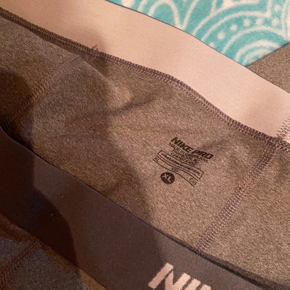 Nike Pro cropped gray leggings - Picture 2 of 3